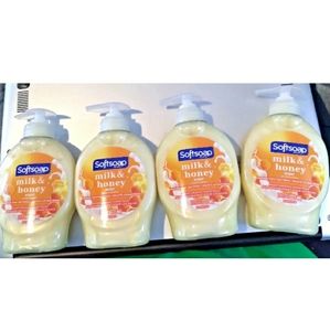 Softsoap Moisturizing Liquid Hand Soap, Milk and Honey - 7.5 Fluid Ounce 4 Pack